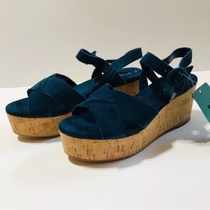 **NEW **TOMS Wedge Sandal in Majolica Blue Suede size 6